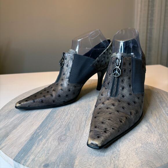 Donald J Pliner Gray Leather Faux Ostrich Embossed Pointed Toe Pumps Size 7.5 - Picture 1 of 14